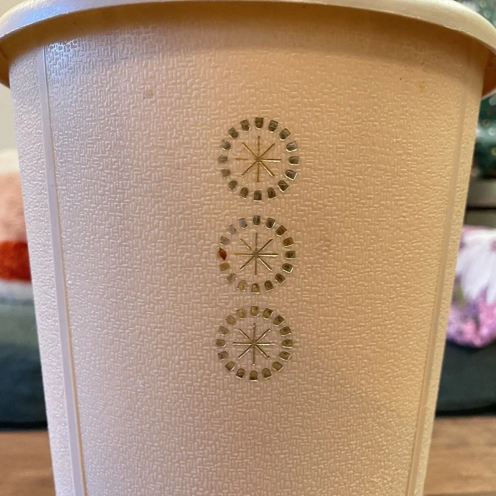 Mid Century Rubbermaid 2940 Tan Gold Starburst Design Waste Basket Trash Can MCM